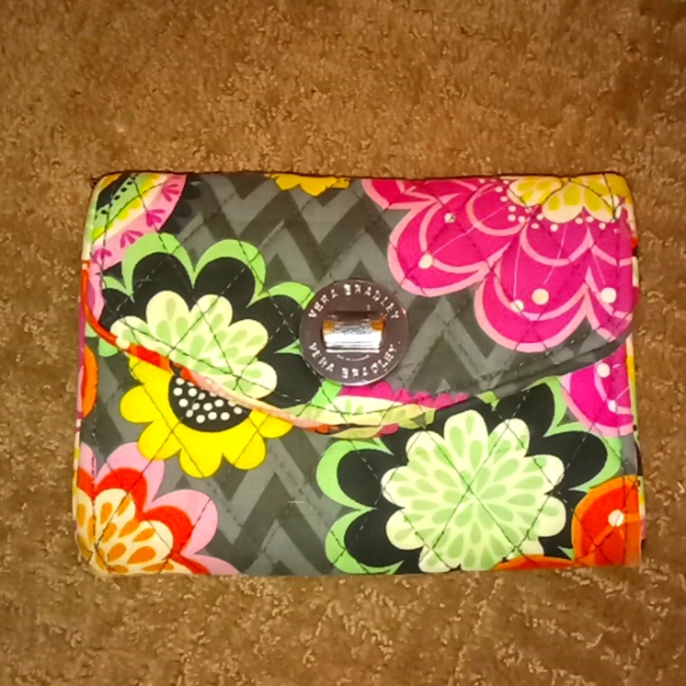 Vera Bradley Ziggy Zinnia Turn lock wallet